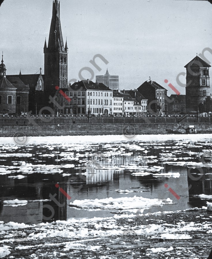 Der Rhein im WInter - Foto foticon-simon-340-029-sw.jpg | foticon.de - Bilddatenbank für Motive aus Geschichte und Kultur